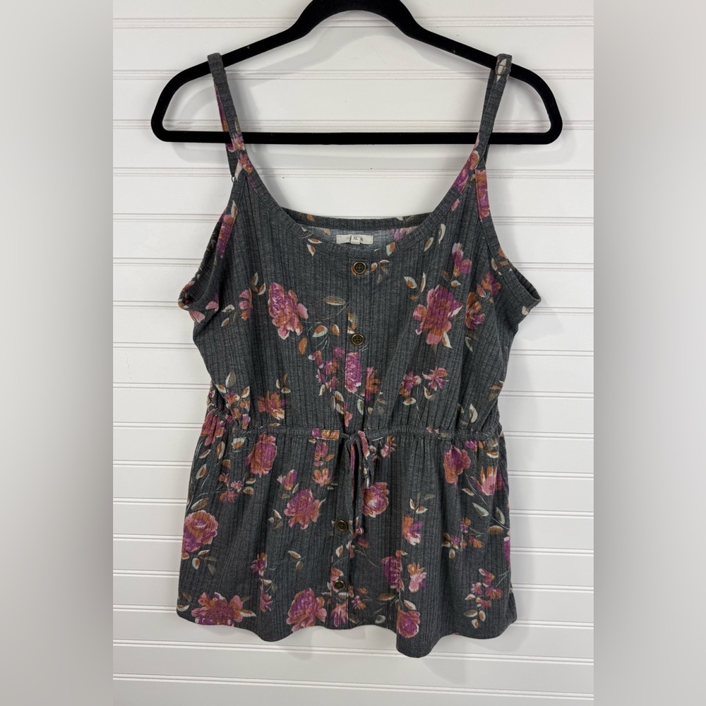 Maurices women’s Gray & pink Floral Button strappy peplum tank top. Size XL